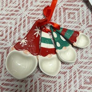 Set of holiday gnome measuring spoons.